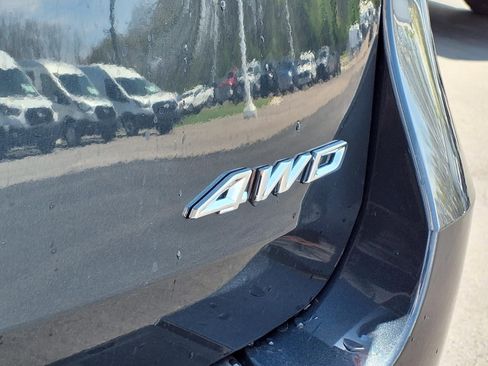 Used 2024 Ford Explorer XLT w/ Equipment Group 202A AWD/4WD image 10