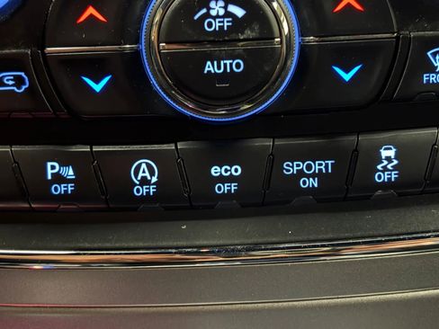 Used 2017 Jeep Grand Cherokee Altitude image 17