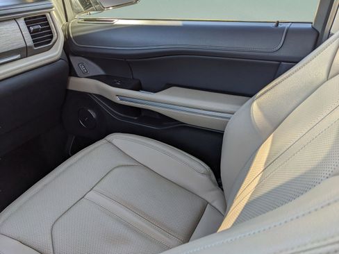 Used 2024 Ford Expedition Limited image 14