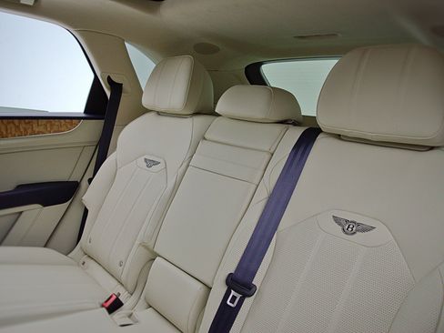Certified 2023 Bentley Bentayga AWD/4WD image 36