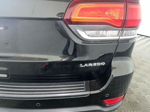 Used 2020 Jeep Grand Cherokee Laredo AWD/4WD image 11