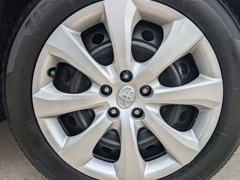 Used 2025 Toyota Corolla LE image 33