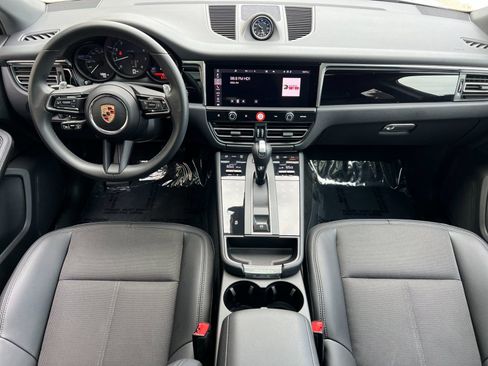 Certified 2025 Porsche Macan image 6