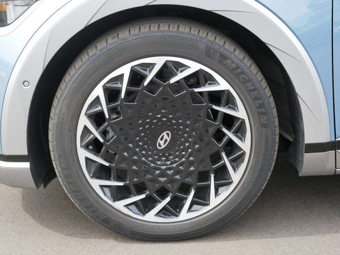 Certified 2024 Hyundai Ioniq 5 Limited AWD/4WD image 9