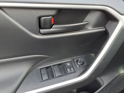 Used 2019 Toyota RAV4 LE image 14