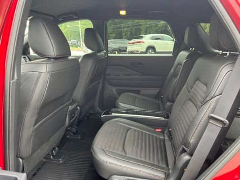 Used 2025 Nissan Pathfinder Rock Creek AWD/4WD image 12