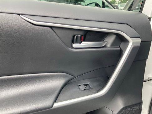 Certified 2021 Toyota RAV4 XLE w/ Convenience Package FWD image 10