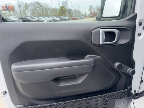 Used 2024 Jeep Wrangler Sport image 7