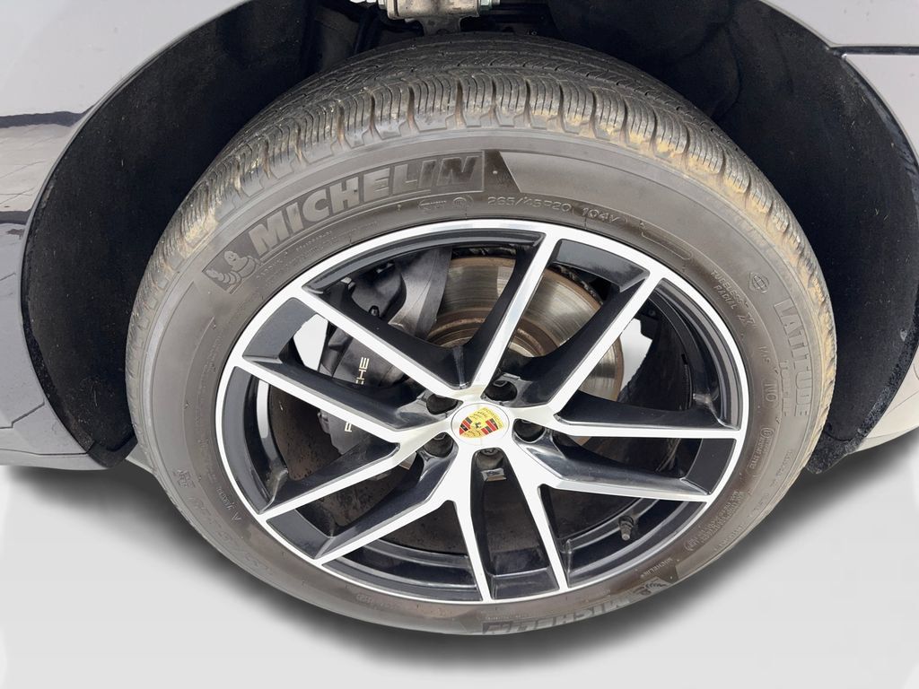 Used 2024 Porsche Macan Turbo AWD/4WD image 79
