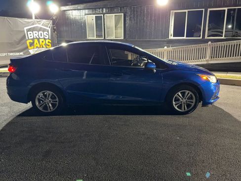 Used 2017 Chevrolet Cruze LT w/ Convenience Package image 11