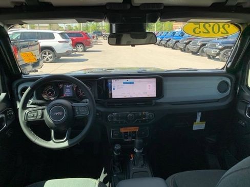 New 2025 Jeep Gladiator Sport image 21
