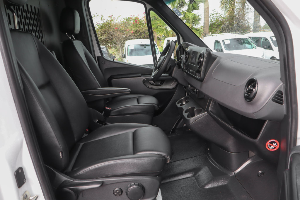 Used 2023 Mercedes-Benz Sprinter 2500 image 32