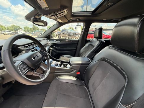 Used 2023 Jeep Grand Cherokee L Laredo AWD/4WD image 4