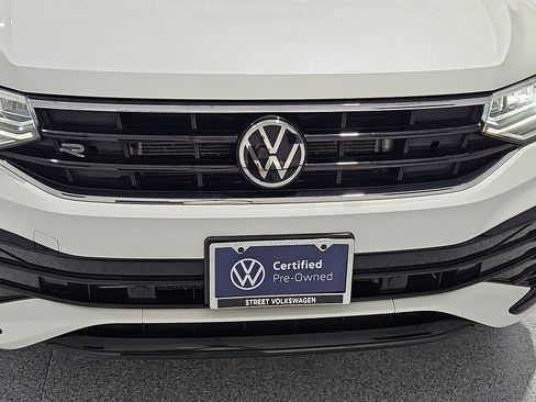 Certified 2022 Volkswagen Tiguan SE R-Line AWD/4WD image 10