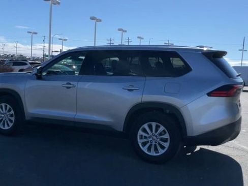 Used 2025 Toyota Grand Highlander image 7