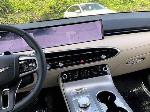 Certified 2026 Genesis GV70 2.5T AWD/4WD image 8