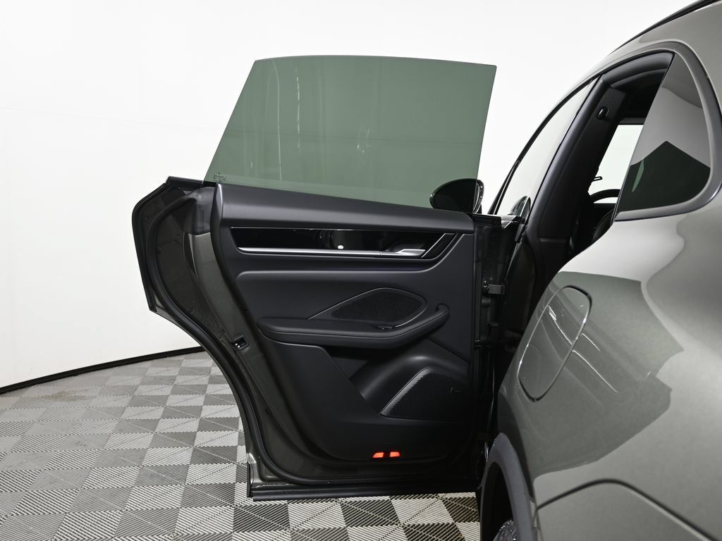 Used 2026 Porsche Macan 4 Electric AWD/4WD image 33