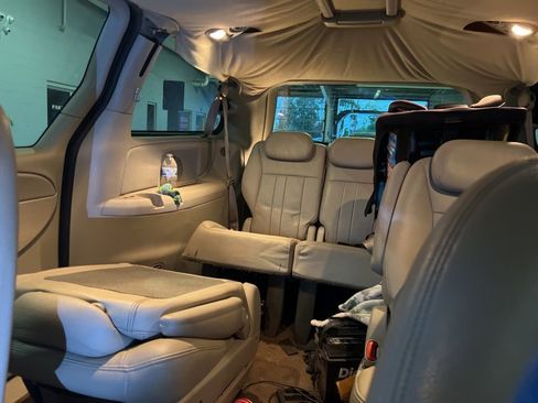 Used 2005 Dodge Grand Caravan SXT w/ Leather Interior Group image 11