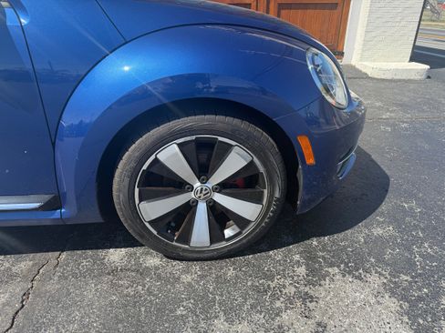 Used 2012 Volkswagen Beetle Turbo Launch Edition FWD image 4
