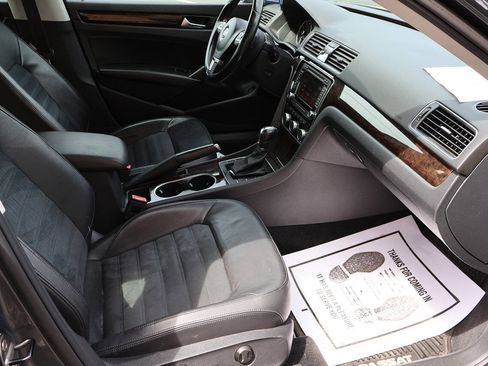 Used 2014 Volkswagen Passat 3.6 SEL Premium FWD image 21