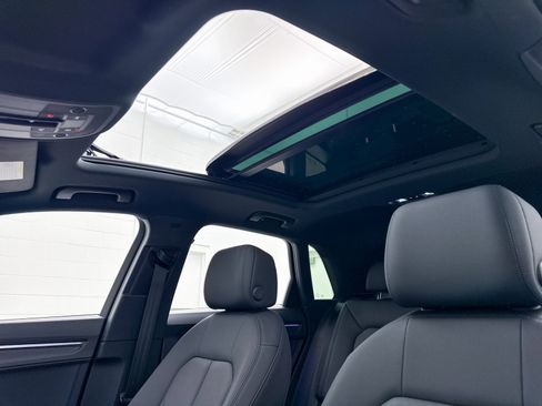 Used 2023 Audi Q3 2.0T Premium Plus w/ Premium Plus Package image 3