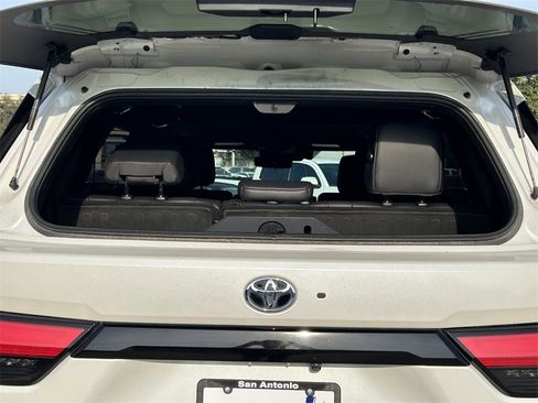 Used 2023 Toyota Sequoia Platinum image 17