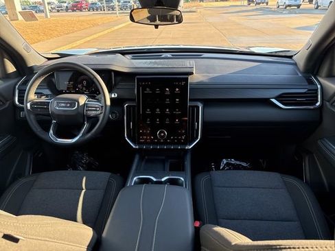 Used 2025 GMC Acadia Elevation image 26