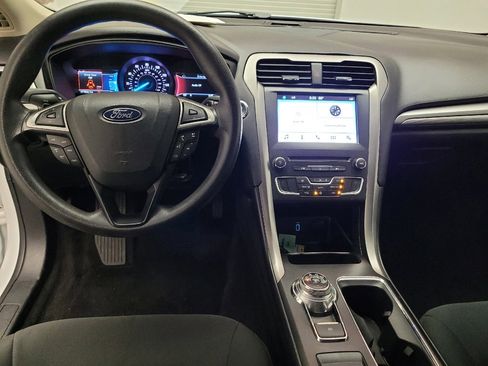 Used 2018 Ford Fusion SE w/ Fusion SE Technology Package FWD image 22