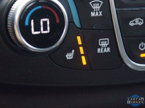 Certified 2023 Chevrolet Traverse LT w/ Rear Camera Mirror Package image 8