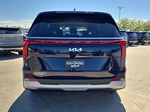 New 2026 Kia Carnival FWD image 7