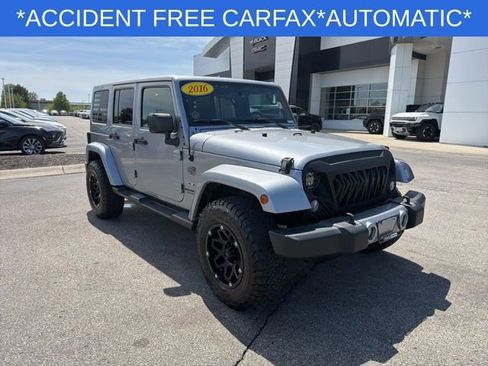 Used 2016 Jeep Wrangler Unlimited Sahara w/ Dual Top Group image 3