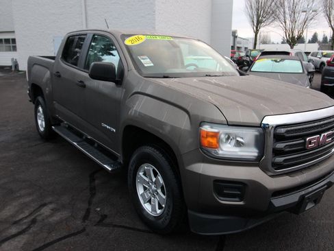 Used 2016 GMC Canyon 2WD Crew Cab w/ Convenience Package image 2
