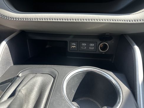 Used 2023 Toyota Highlander LE AWD/4WD image 18