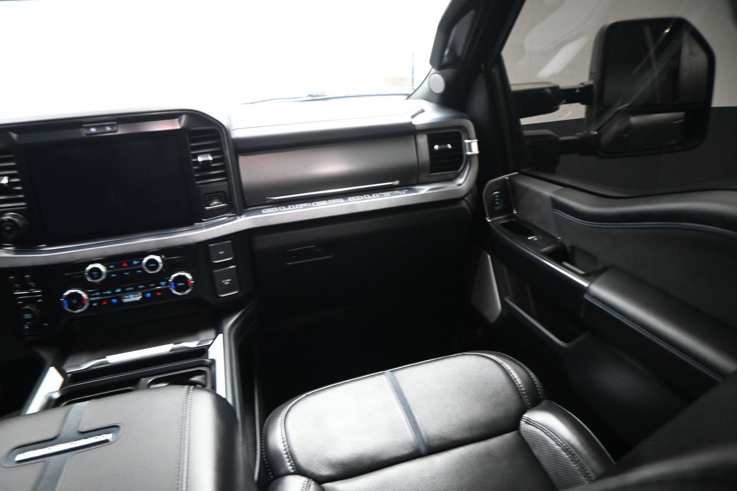 Used 2025 Ford F250 Platinum AWD/4WD image 14