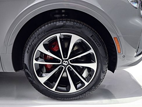 New 2025 Bentley Bentayga image 54