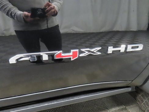 Used 2025 GMC Sierra 2500 AT4X image 60