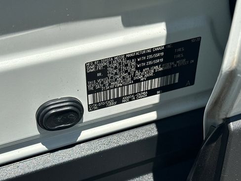 Used 2021 Toyota RAV4 XLE Premium image 29