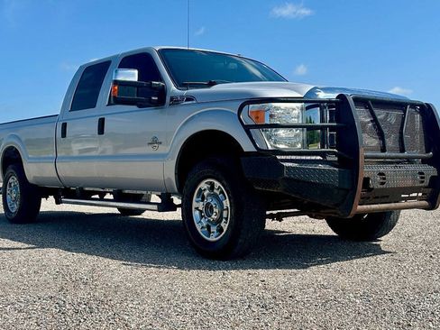 Used 2014 Ford F250 XLT w/ XLT Premium Package AWD/4WD image 12