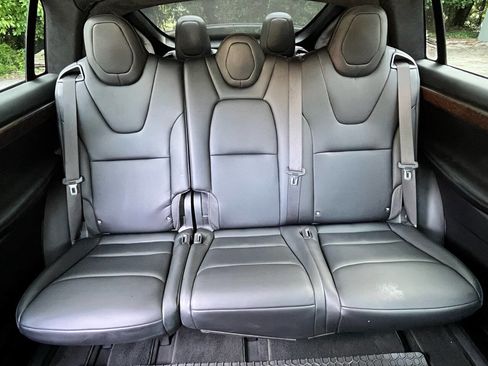 Used 2018 Tesla Model X 75D image 33