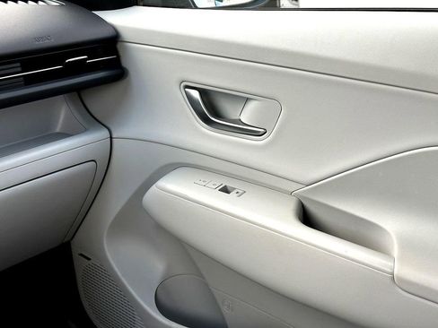 Used 2025 Hyundai Kona Limited image 30