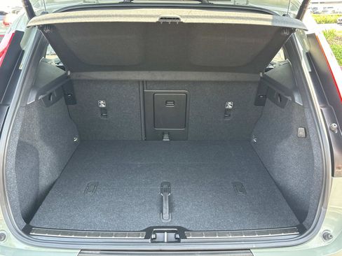 Certified 2024 Volvo XC40 B5 Ultimate w/ Climate Package image 23