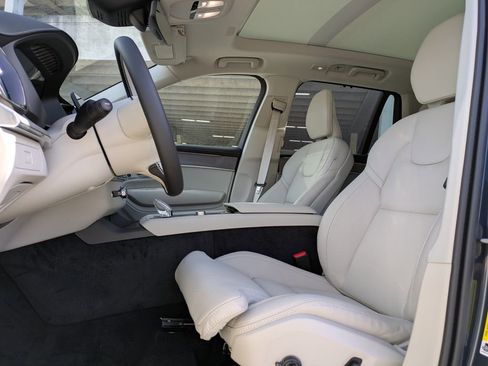 New 2026 Volvo XC90 B6 Ultra w/ Protection Package image 3