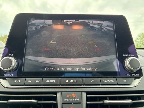 Used 2024 Nissan Altima 2.5 SV FWD image 24