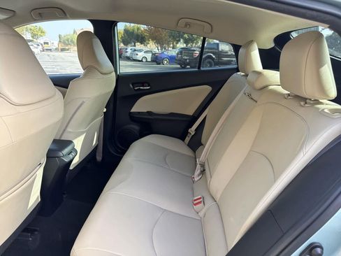 Used 2021 Toyota Prius L Eco image 28