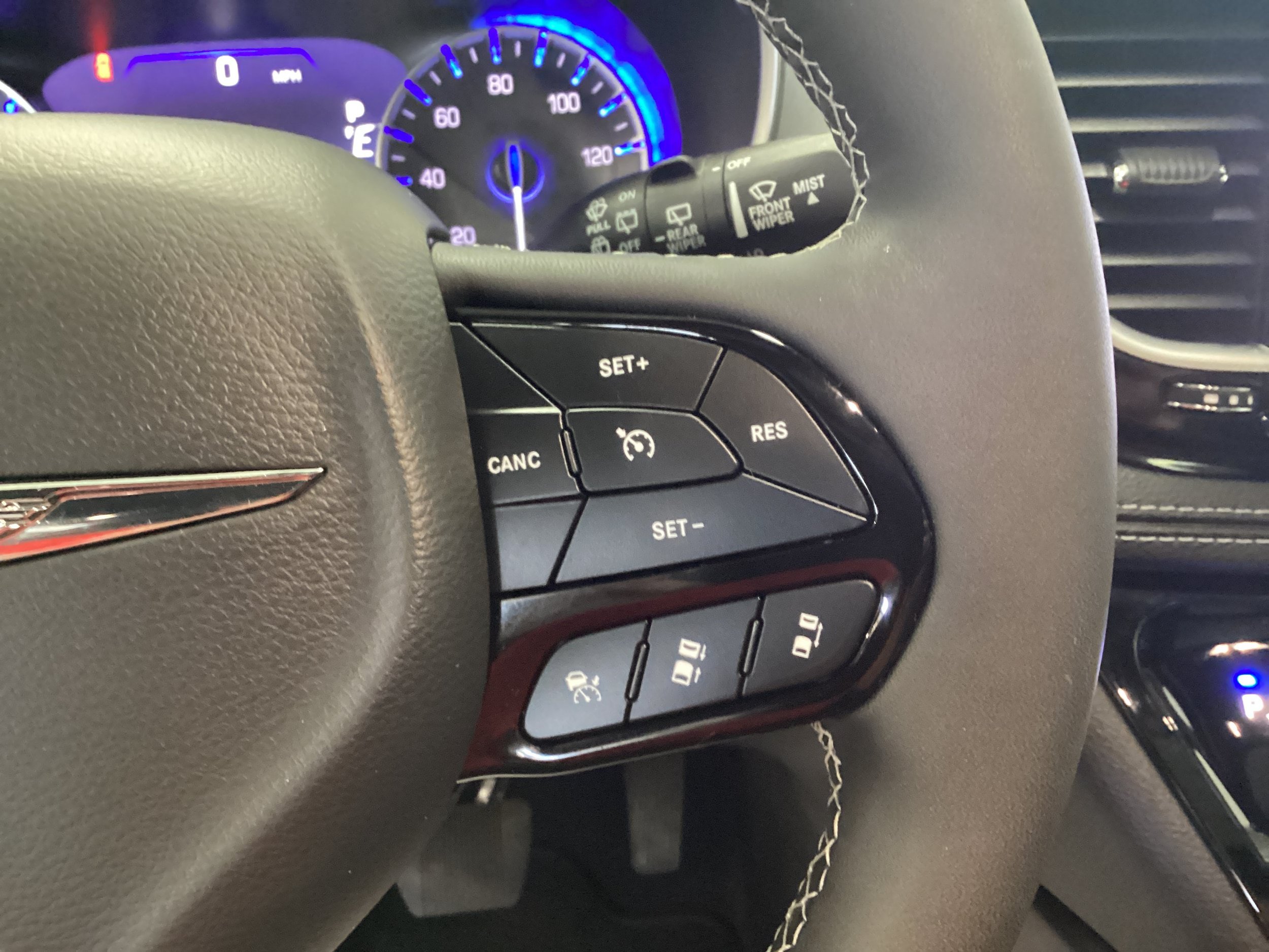 Used 2025 Chrysler Pacifica Limited FWD image 25