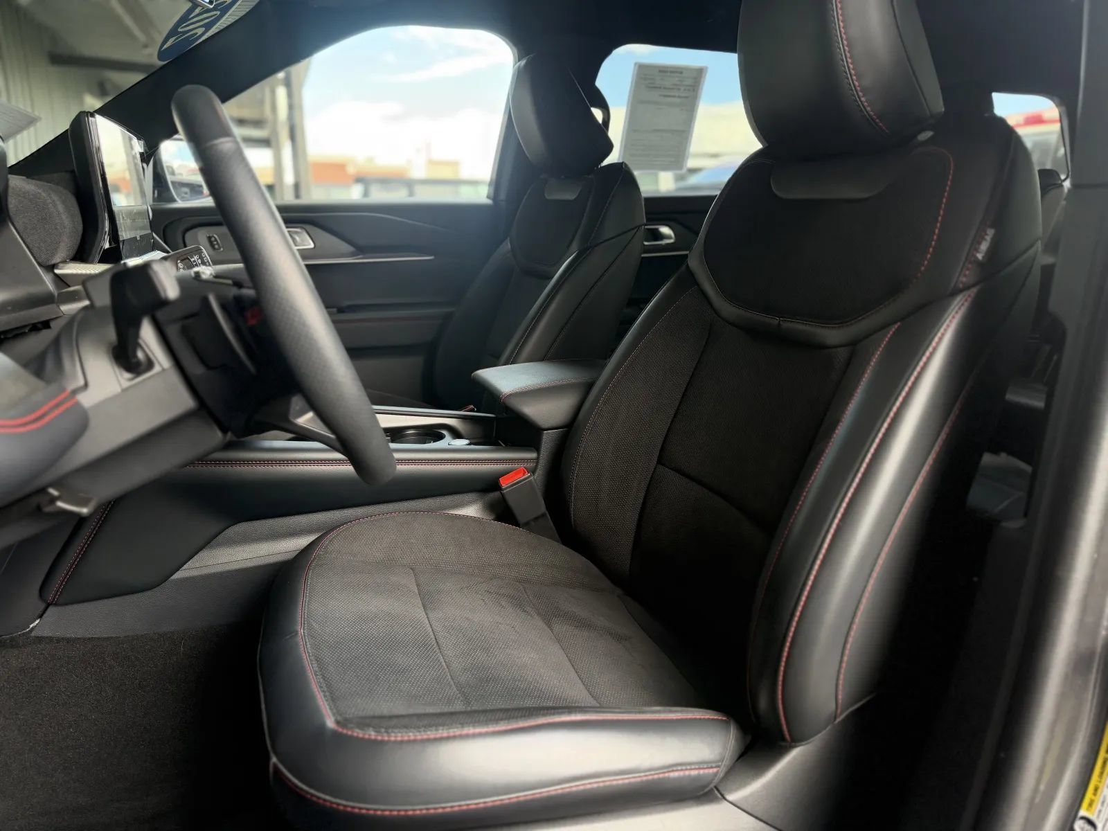 Used 2025 Ford Explorer ST AWD/4WD image 15