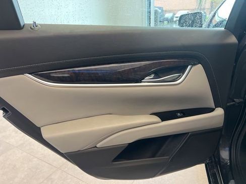 Used 2013 Cadillac XTS Luxury FWD image 16