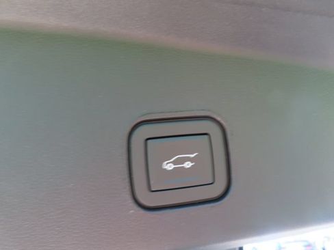 Used 2025 Cadillac Lyriq Luxury AWD/4WD image 44