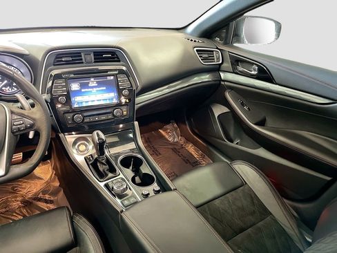 Used 2023 Nissan Maxima SR w/ Sport Mat Group FWD image 25