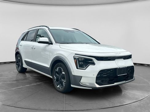 Used 2023 Kia Niro Wave w/ Wave Preserve Package FWD image 3
